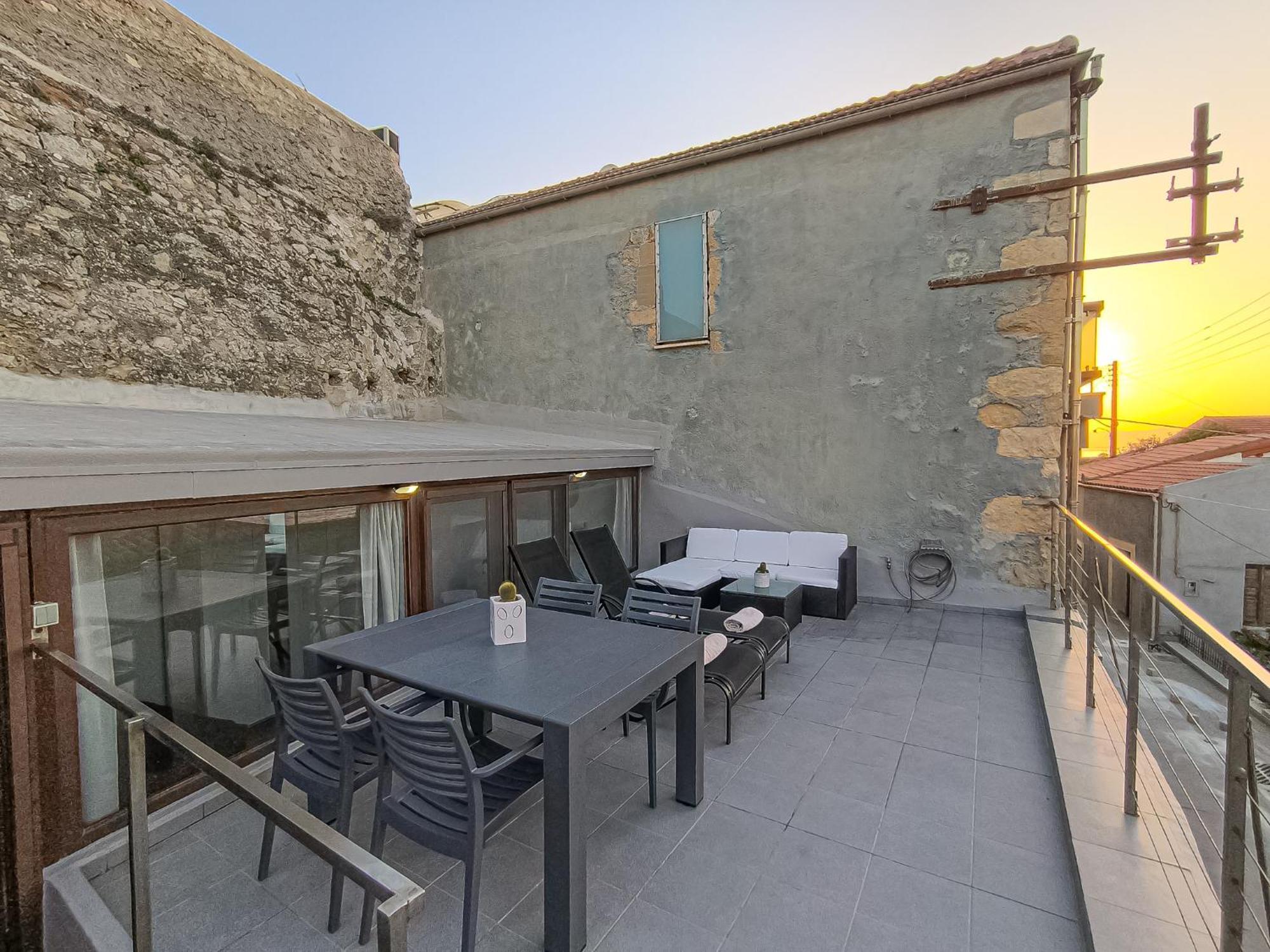 Charming Old Tannery House With Spacious Veranda And Stunning Sea View! Ханья Экстерьер фото
