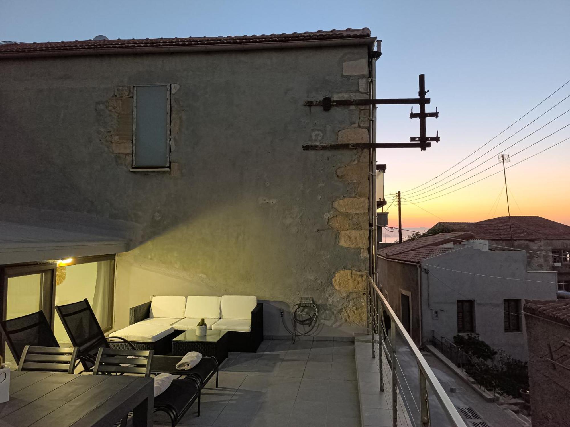 Charming Old Tannery House With Spacious Veranda And Stunning Sea View! Ханья Экстерьер фото