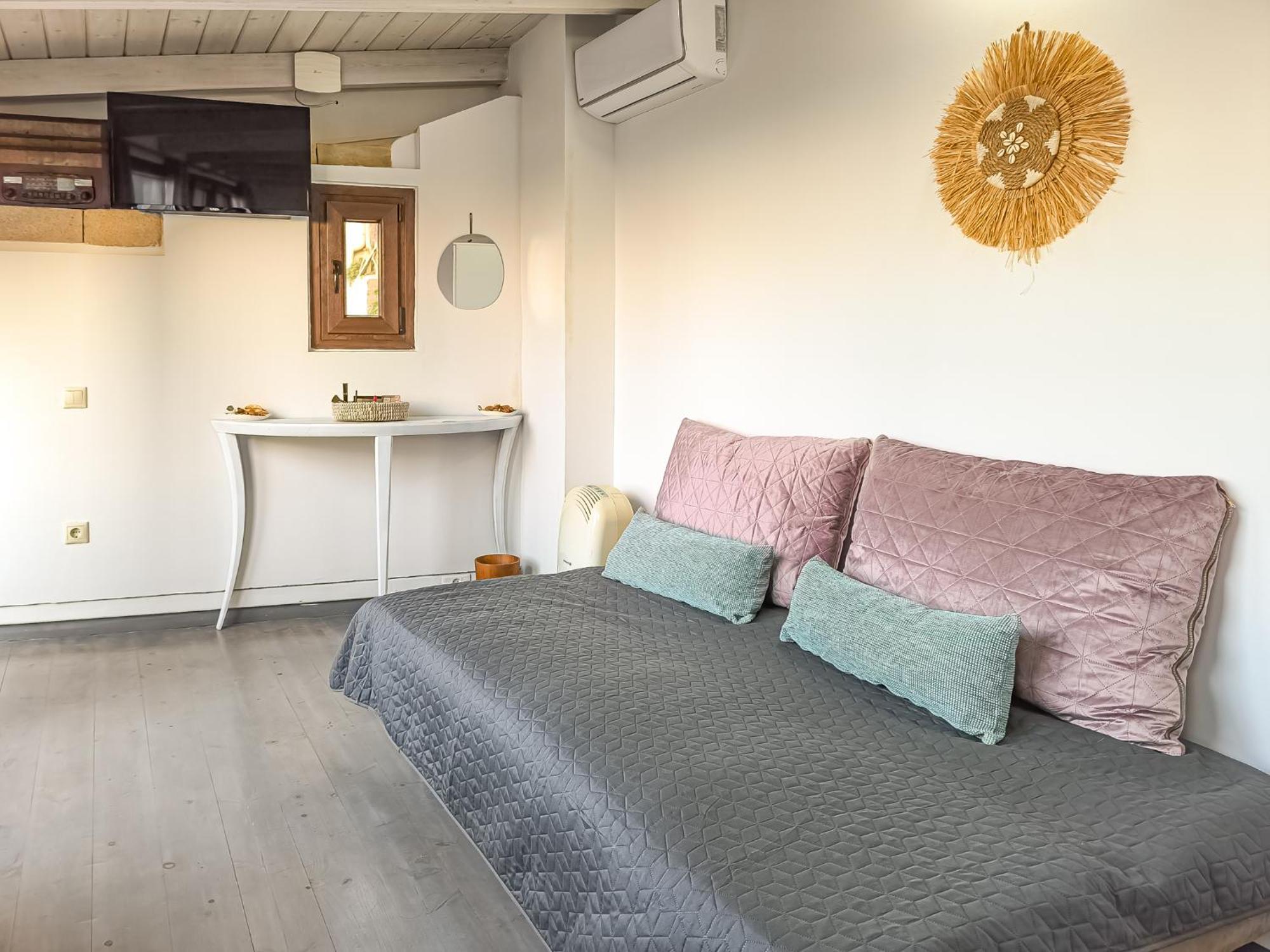 Charming Old Tannery House With Spacious Veranda And Stunning Sea View! Ханья Экстерьер фото